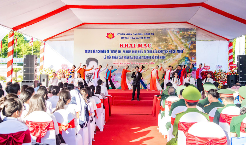 Khai mạc trưng bày chuyên đề “Nghệ An – 55 năm thực hiện Di chúc của Chủ tịch Hồ Chí Minh”